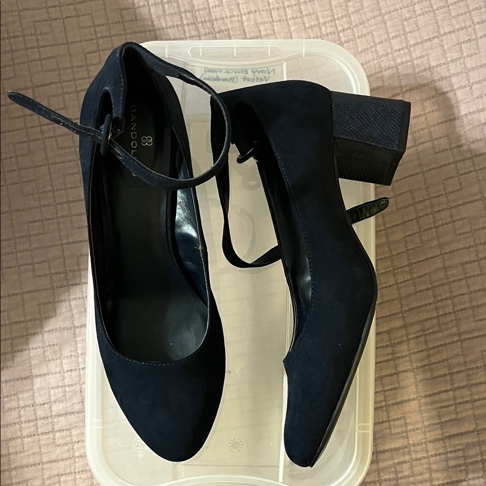 Bandolino Elegant NAVY Block Heels